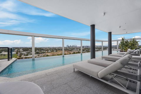 Rivello Apartments - Free Secure Car Park, 6km To City, Ferry Terminal, Eat Street, Rooftop Pool, Sauna, Portside Dinning - Tourism Noosa 1