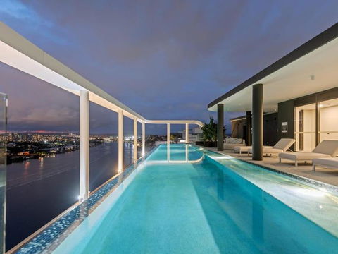 Rivello Apartments - Free Secure Car Park, 6km To City, Ferry Terminal, Eat Street, Rooftop Pool, Sauna, Portside Dinning - Tourism Noosa 0