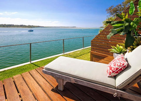 Riverfront Apartment, Perfect Location - Tourism Noosa 2