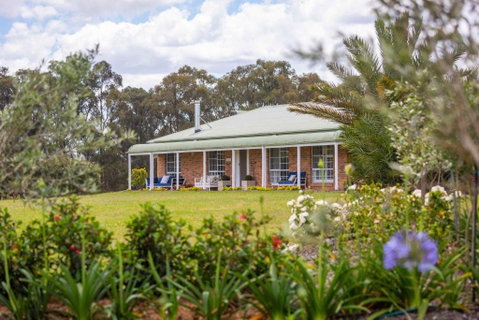 Redims Hill Cottage - Tourism Noosa 0