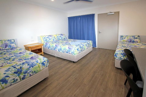 Reef Gardens Motel - Tourism Noosa 0
