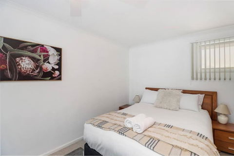Reel Close! Walk To Everything. Sleeps 6 - Tourism Noosa 3
