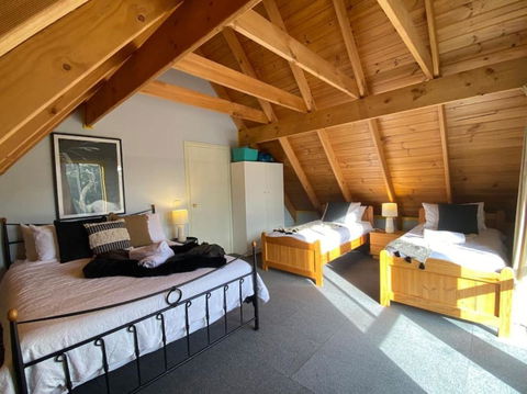 Reel & Relax: 3BR Beach House - Fish, Swim, Surf - Tourism Noosa 3