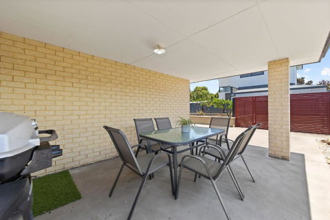 Relax By The Sea Modern Beach Home - Tourism Noosa 1