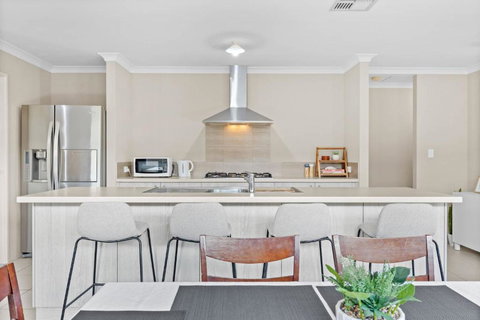 Relax By The Sea Modern Beach Home - Tourism Noosa 0