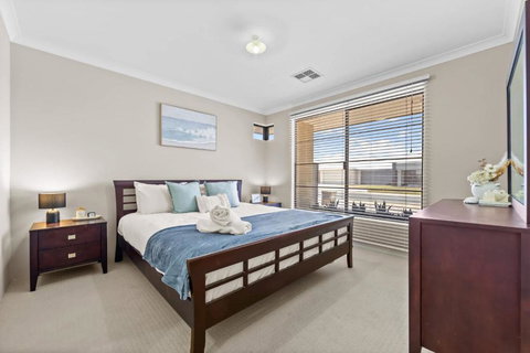 Relax By The Sea Modern Beach Home - Tourism Noosa 3