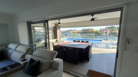 Relax Poolside By The Canal - Tourism Noosa 0
