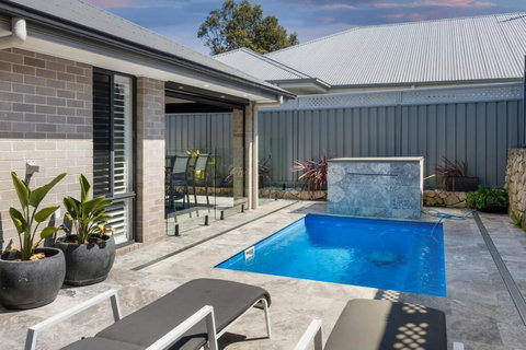 Rengor Executive Retreat - Tourism Noosa 0