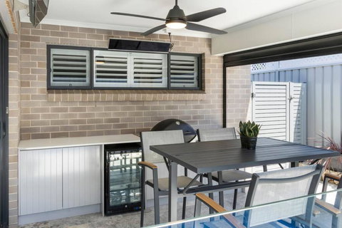 Rengor Executive Retreat - Tourism Noosa 1