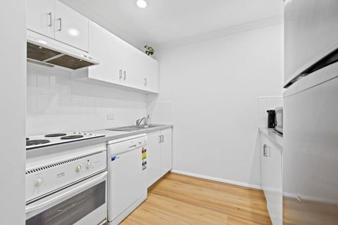 Renovated Family Apartment With Pool & WiFi - Tourism Noosa 3