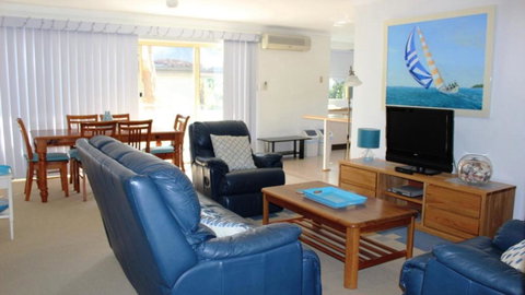 Rest At The Nest On Booner - Tourism Noosa 1