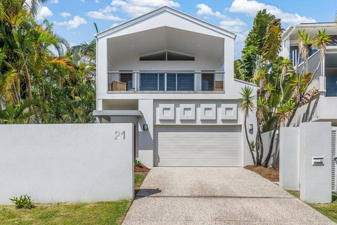 Retreat In The Heart Of Alex - 3BR Sleeps 11, Pool - Tourism Noosa 0