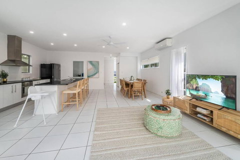 Retreat In The Heart Of Alex - 3BR Sleeps 11, Pool - Tourism Noosa 1