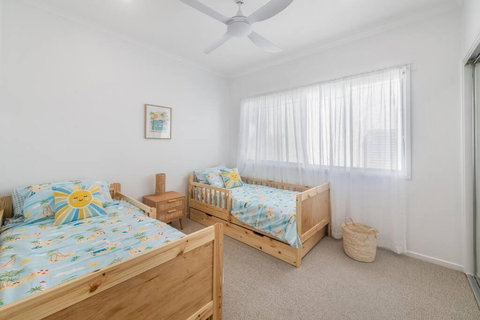 Retreat In The Heart Of Alex - 3BR Sleeps 11, Pool - Tourism Noosa 3