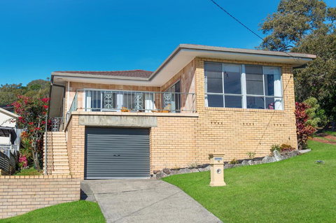 Retro Beach House - Tourism Noosa 1