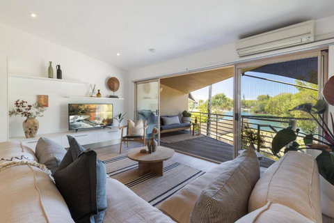 Riverfront Luxury, Poolside, Near Hastings - Tourism Noosa 0