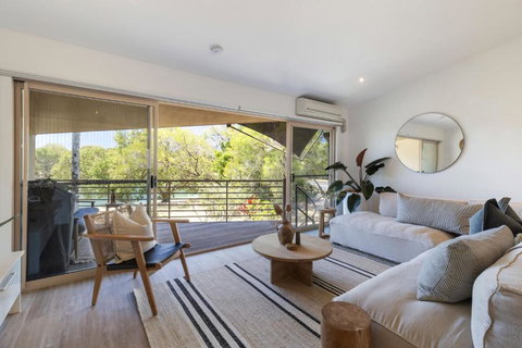 Riverfront Luxury, Poolside, Near Hastings - Tourism Noosa 2