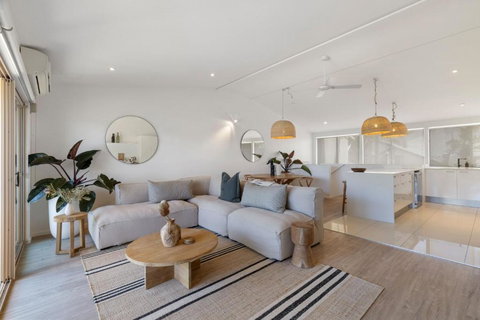 Riverfront Luxury, Poolside, Near Hastings - Tourism Noosa 1