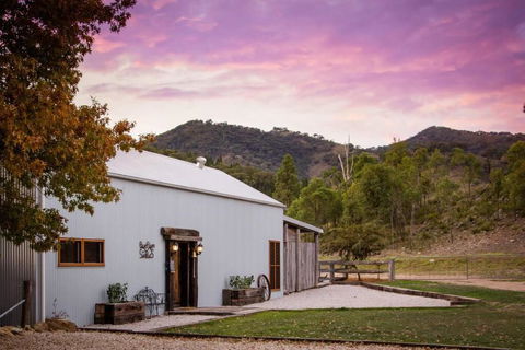 Riverlea Stables- Style And Charm Await You! - Tourism Noosa 0