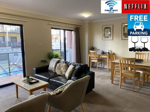 RIVERSIDE CITY VIEW PARKING NETFLIX WIFI WINE FREE - Tourism Noosa 0