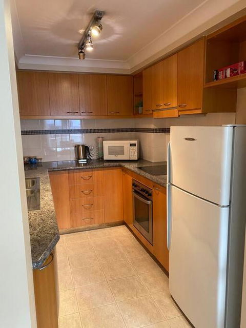 RIVERSIDE CITY VIEW PARKING NETFLIX WIFI WINE FREE - Tourism Noosa 2