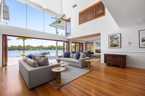 Riverside Elegance On Noosa Parade - Tourism Noosa 1