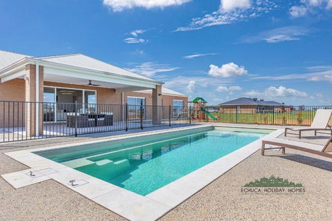Riverside Meadows - Tourism Noosa 0