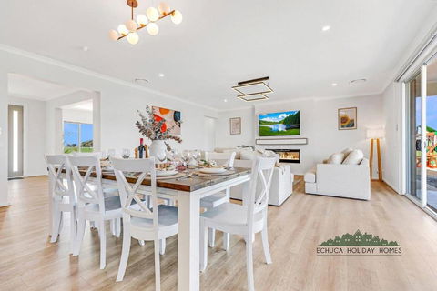 Riverside Meadows - Tourism Noosa 3