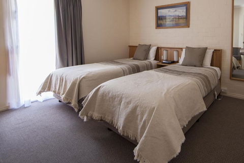 Redhill Cooma Motor Inn - Tourism Noosa 1