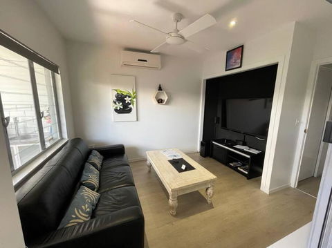 Relax At Trinity Beach Getaway, Blue Lagoon, Trinity Beach - Tourism Noosa 2