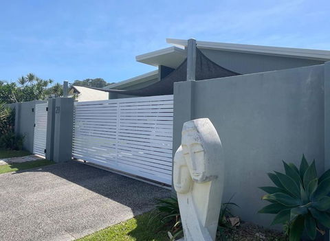 Relax At Trinity Beach Getaway, Blue Lagoon, Trinity Beach - Tourism Noosa 1