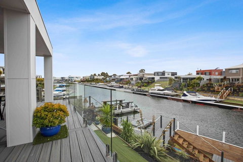 Riviera View - Tourism Noosa 0