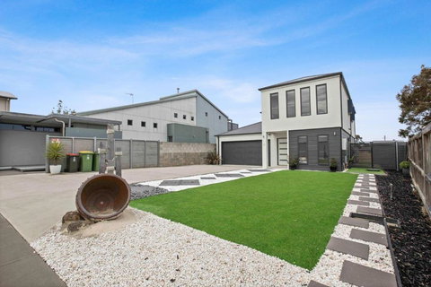 Riviera View - Tourism Noosa 2