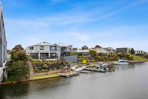 Riviera View - Tourism Noosa 3