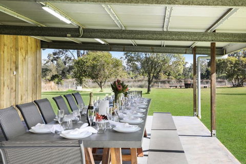 Roads End With Games Barn Ponies Alfresco Dining - Tourism Noosa 2