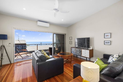 Rock Ledge - Tourism Noosa 2