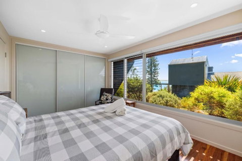 Rock Ledge - Tourism Noosa 3