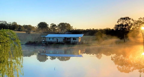 Romantic Lakehouse Set In A Private Vineyard In The Hunter Valley - Tourism Noosa 1
