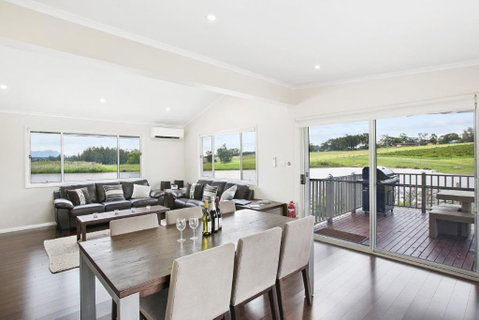 Romantic Lakehouse Set In A Private Vineyard In The Hunter Valley - Tourism Noosa 2