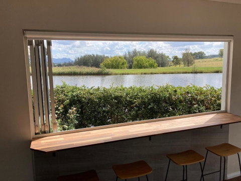 Romantic Lakehouse Set In A Private Vineyard In The Hunter Valley - Tourism Noosa 3