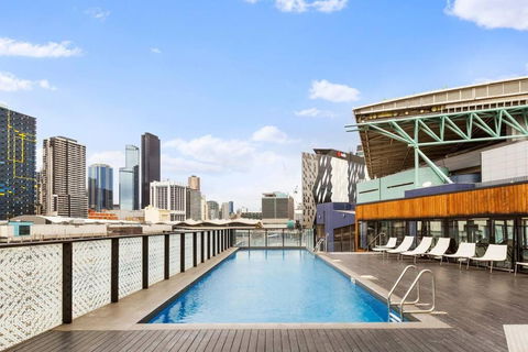 Rooftop Pool 2BR Apt At Marvel Stadium With Free Parking - Tourism Noosa 3