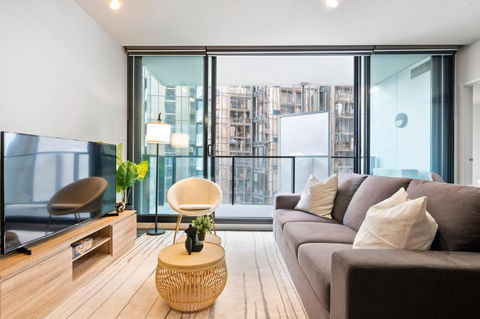 Rooftop Pool 2BR Apt At Marvel Stadium With Free Parking - Tourism Noosa 1