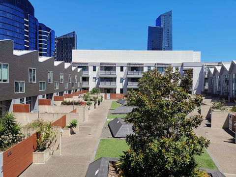Room With King-size Bed Close To Melbourne CBD & Southern Cross Station - Tourism Noosa 3
