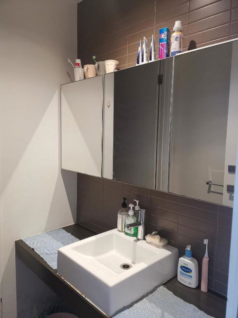 Room With King-size Bed Close To Melbourne CBD & Southern Cross Station - Tourism Noosa 2