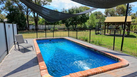 Rose City Motor Inn - Tourism Noosa 2