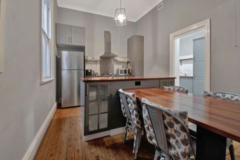 Rose Cottage - Stroll To CBD, Leafy Setting - Tourism Noosa 1