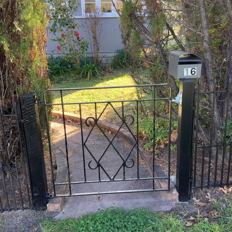 Rosellas On Corundum Cottage - Treat Yourself! - Tourism Noosa 3