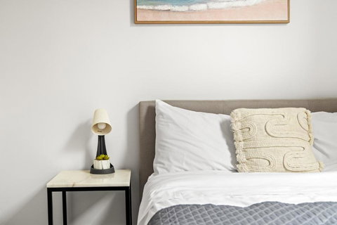 Rustic Double Room - Central Location In Kensington - Shared Bathroom - Tourism Noosa 1