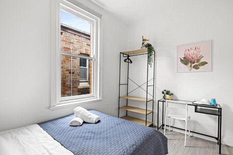 Rustic Double Room - Central Location In Kensington - Shared Bathroom - Tourism Noosa 2