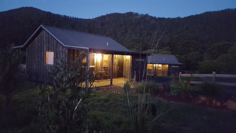 Rustic Hut Bush Retreat - Tourism Noosa 1
